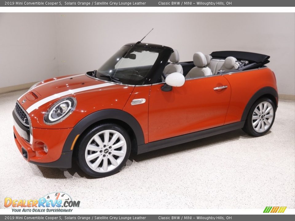 Front 3/4 View of 2019 Mini Convertible Cooper S Photo #4