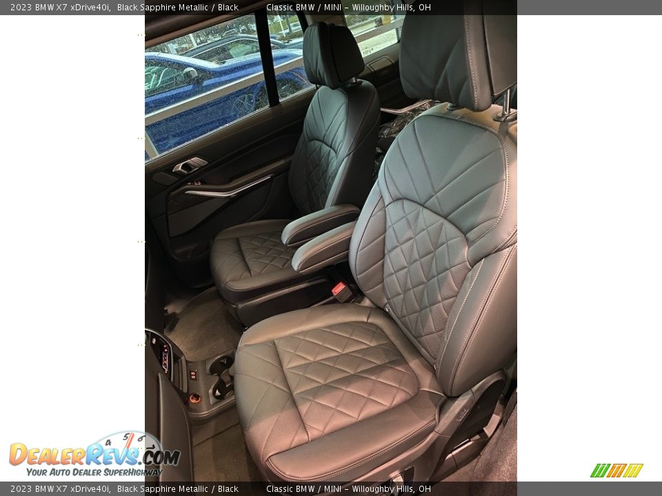 Rear Seat of 2023 BMW X7 xDrive40i Photo #5