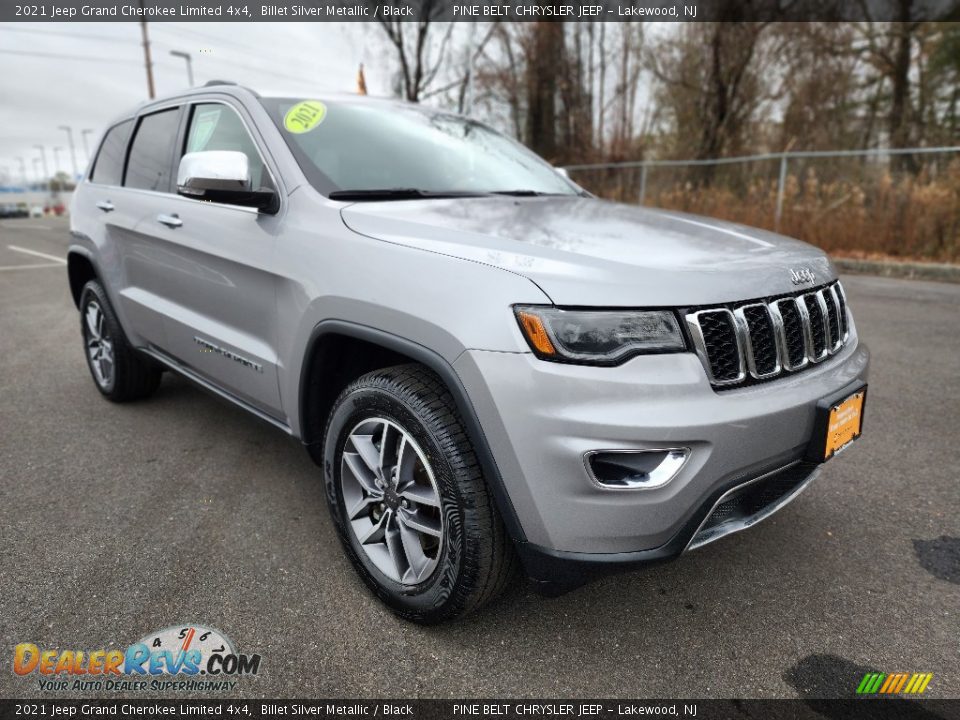 Front 3/4 View of 2021 Jeep Grand Cherokee Limited 4x4 Photo #23