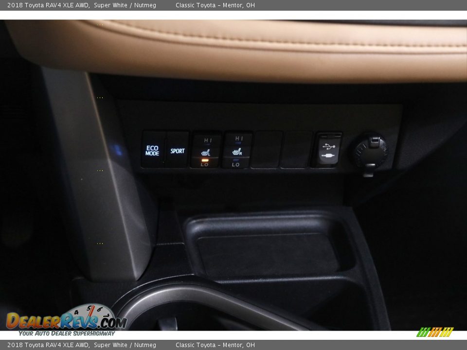 2018 Toyota RAV4 XLE AWD Super White / Nutmeg Photo #14