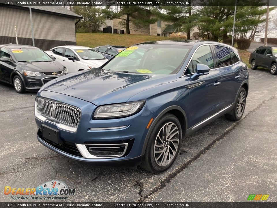 Front 3/4 View of 2019 Lincoln Nautilus Reserve AWD Photo #2