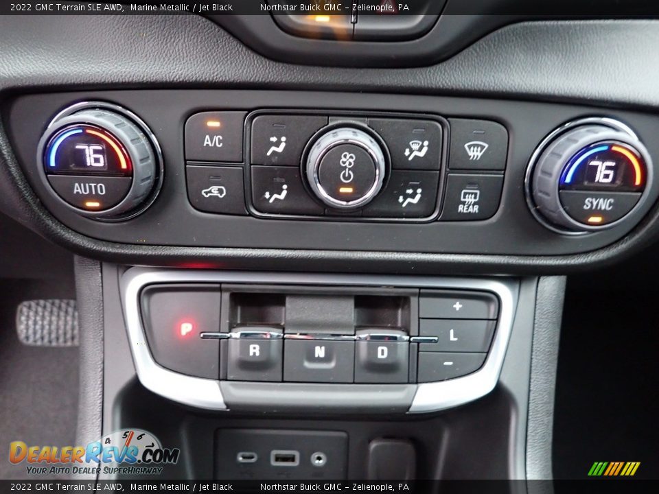 Controls of 2022 GMC Terrain SLE AWD Photo #27