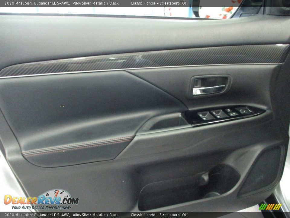 Door Panel of 2020 Mitsubishi Outlander LE S-AWC Photo #13