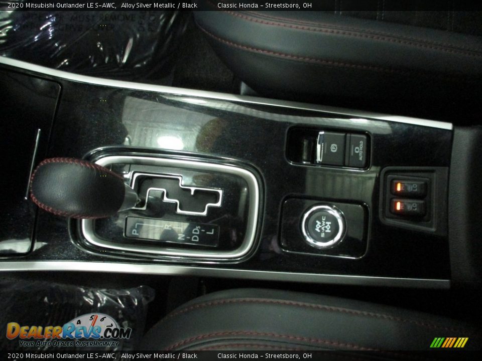 2020 Mitsubishi Outlander LE S-AWC Shifter Photo #17
