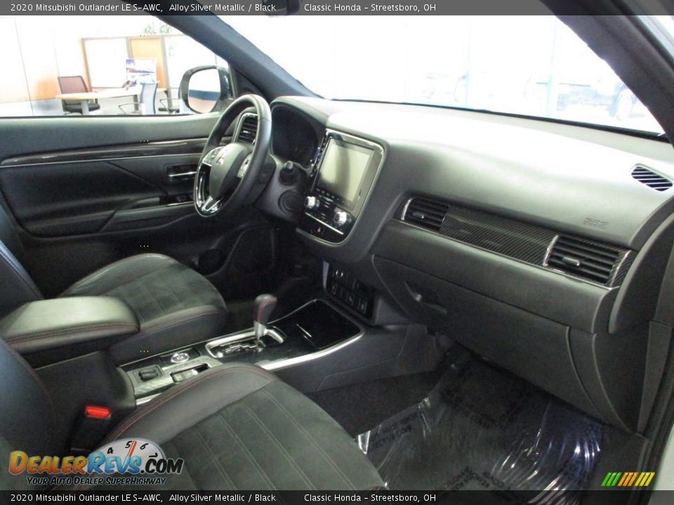 2020 Mitsubishi Outlander LE S-AWC Alloy Silver Metallic / Black Photo #32