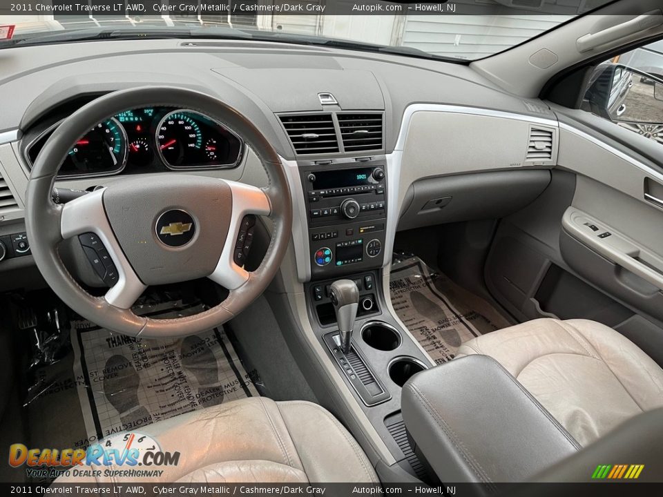 2011 Chevrolet Traverse LT AWD Cyber Gray Metallic / Cashmere/Dark Gray Photo #24