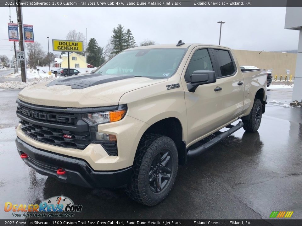 Front 3/4 View of 2023 Chevrolet Silverado 1500 Custom Trail Boss Crew Cab 4x4 Photo #1