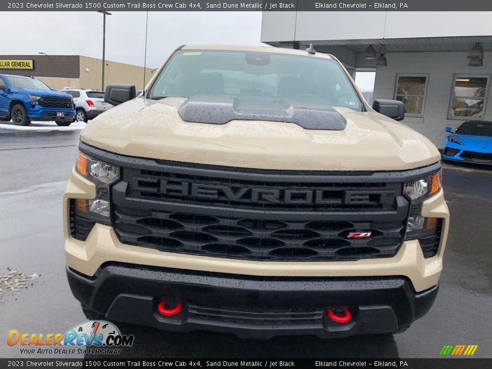 2023 Chevrolet Silverado 1500 Custom Trail Boss Crew Cab 4x4 Sand Dune Metallic / Jet Black Photo #2