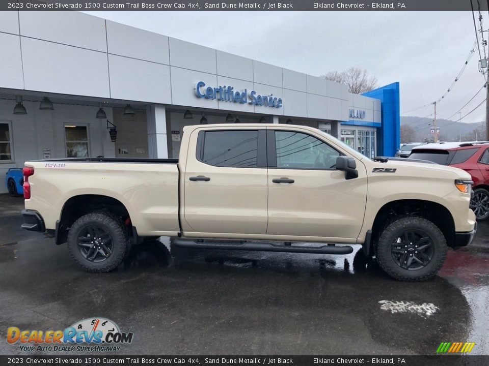 Sand Dune Metallic 2023 Chevrolet Silverado 1500 Custom Trail Boss Crew Cab 4x4 Photo #4