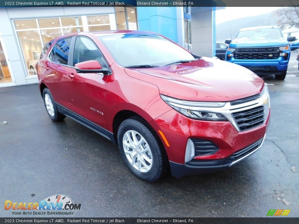 Front 3/4 View of 2023 Chevrolet Equinox LT AWD Photo #4