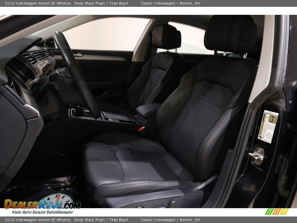Front Seat of 2019 Volkswagen Arteon SE 4Motion Photo #5