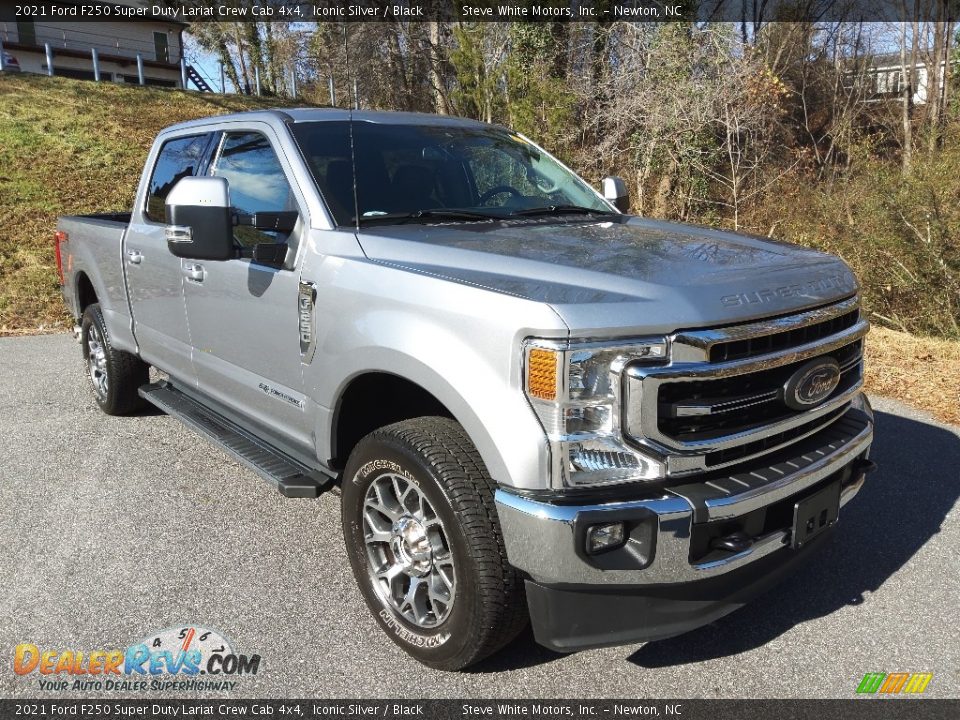 Front 3/4 View of 2021 Ford F250 Super Duty Lariat Crew Cab 4x4 Photo #4
