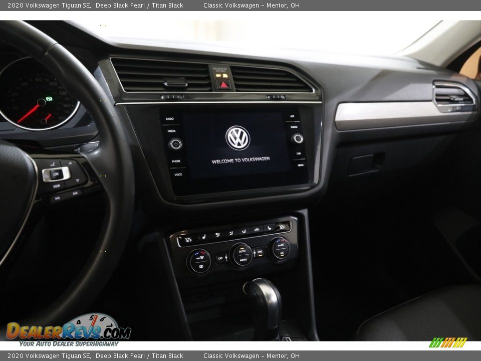 Controls of 2020 Volkswagen Tiguan SE Photo #9
