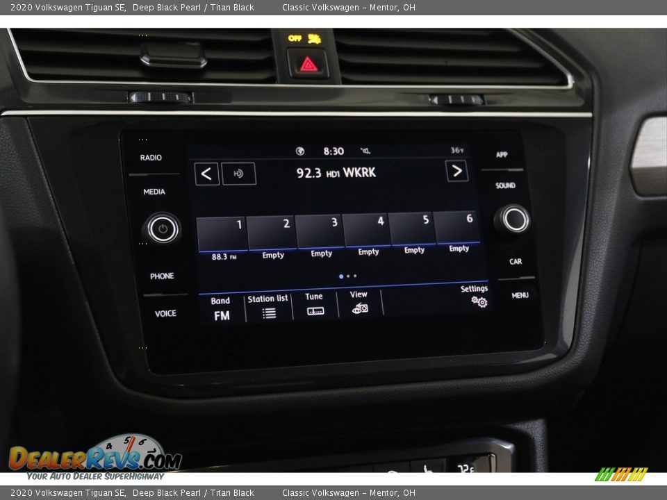Controls of 2020 Volkswagen Tiguan SE Photo #10