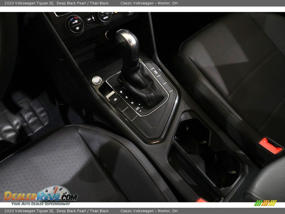 2020 Volkswagen Tiguan SE Shifter Photo #14