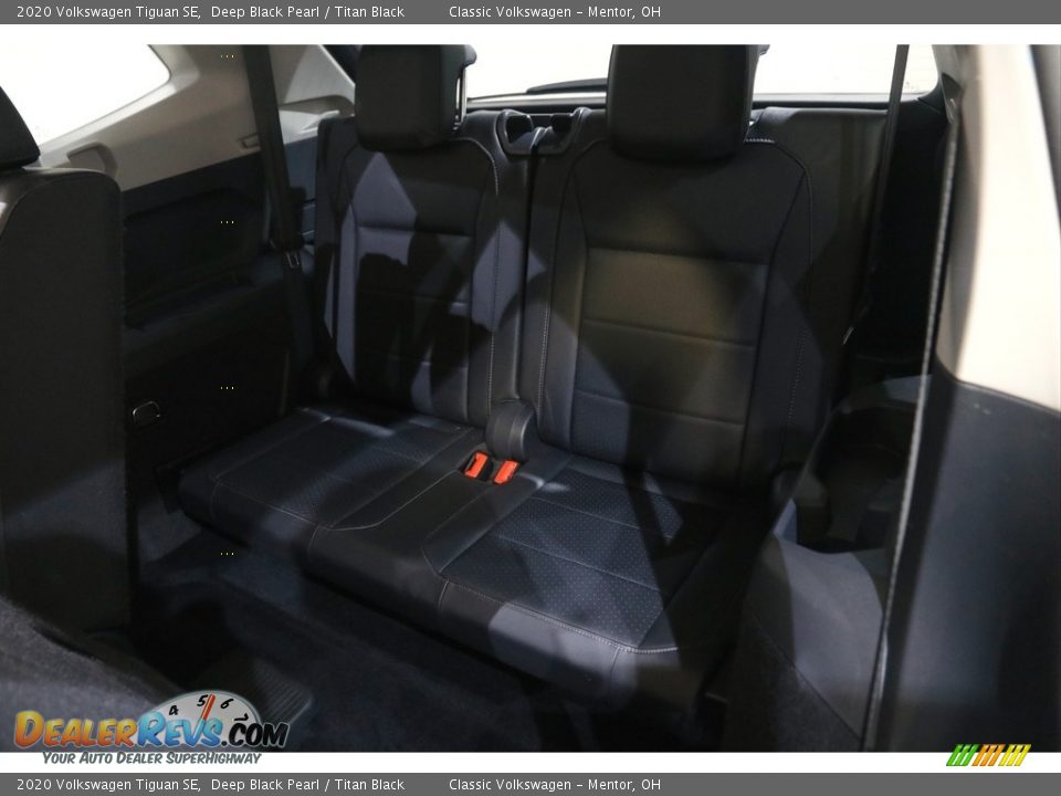 Rear Seat of 2020 Volkswagen Tiguan SE Photo #18