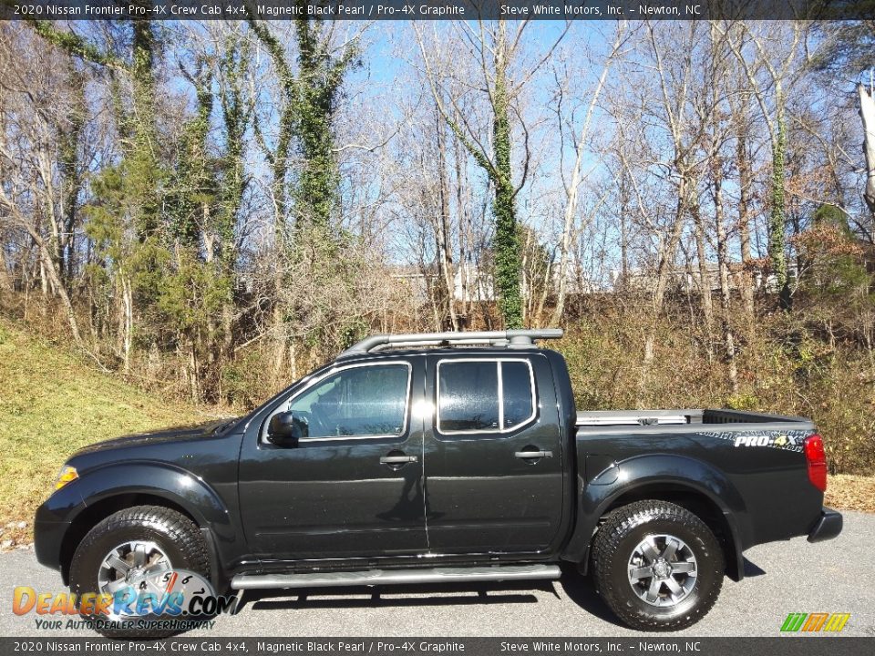 2020 Nissan Frontier Pro-4X Crew Cab 4x4 Magnetic Black Pearl / Pro-4X Graphite Photo #1