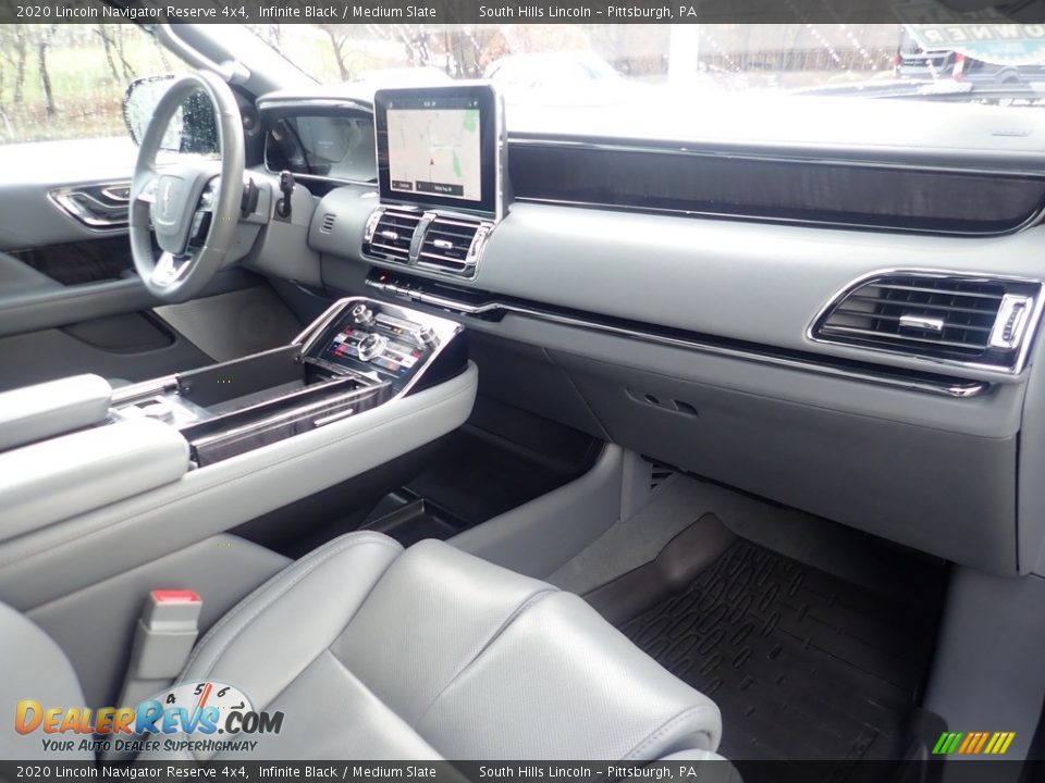 Dashboard of 2020 Lincoln Navigator Reserve 4x4 Photo #12