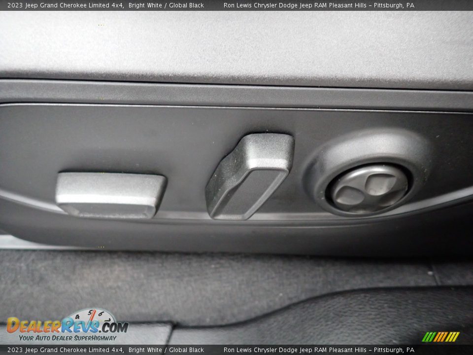 2023 Jeep Grand Cherokee Limited 4x4 Bright White / Global Black Photo #16