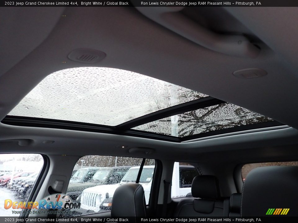 2023 Jeep Grand Cherokee Limited 4x4 Bright White / Global Black Photo #17