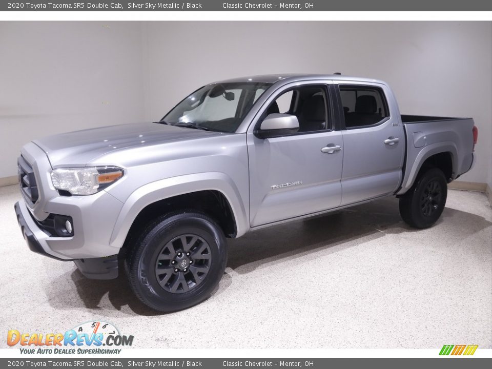 Front 3/4 View of 2020 Toyota Tacoma SR5 Double Cab Photo #3
