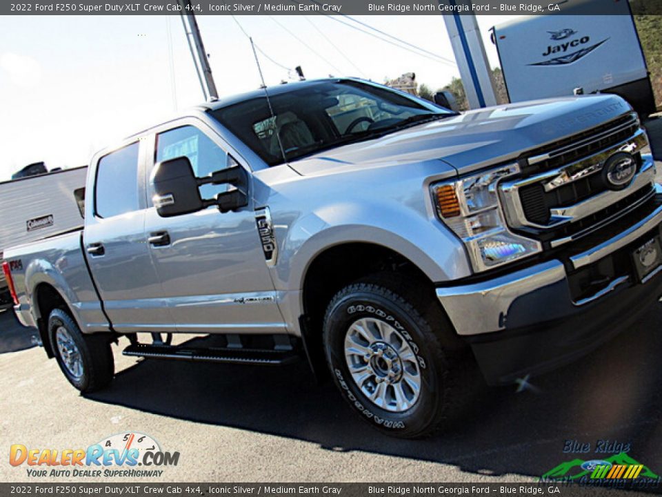 2022 Ford F250 Super Duty XLT Crew Cab 4x4 Iconic Silver / Medium Earth Gray Photo #28