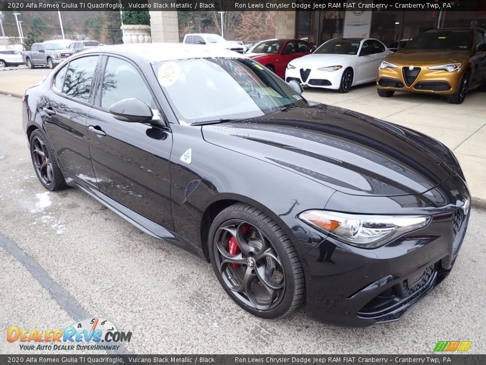 Front 3/4 View of 2020 Alfa Romeo Giulia TI Quadrifoglio Photo #2