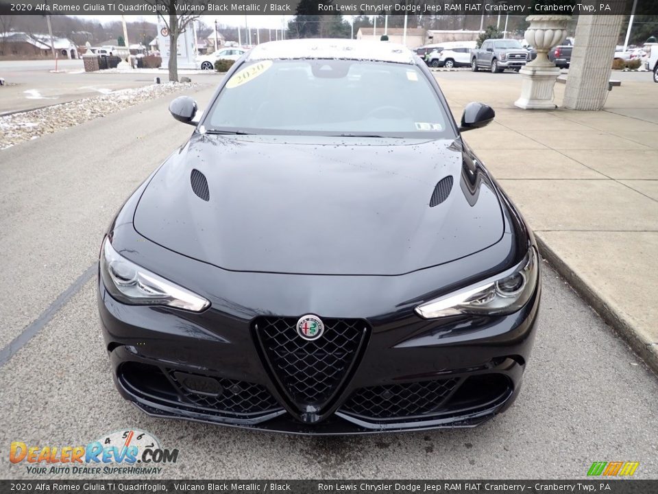 2020 Alfa Romeo Giulia TI Quadrifoglio Vulcano Black Metallic / Black Photo #3