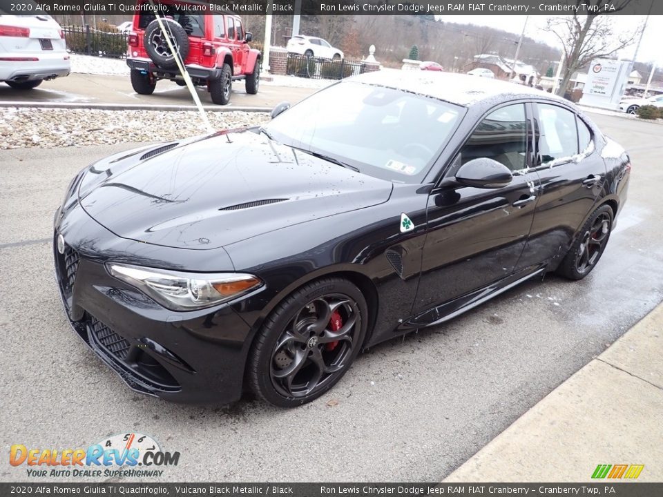 Vulcano Black Metallic 2020 Alfa Romeo Giulia TI Quadrifoglio Photo #4