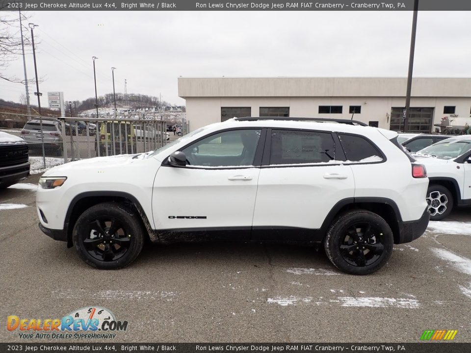 2023 Jeep Cherokee Altitude Lux 4x4 Bright White / Black Photo #2