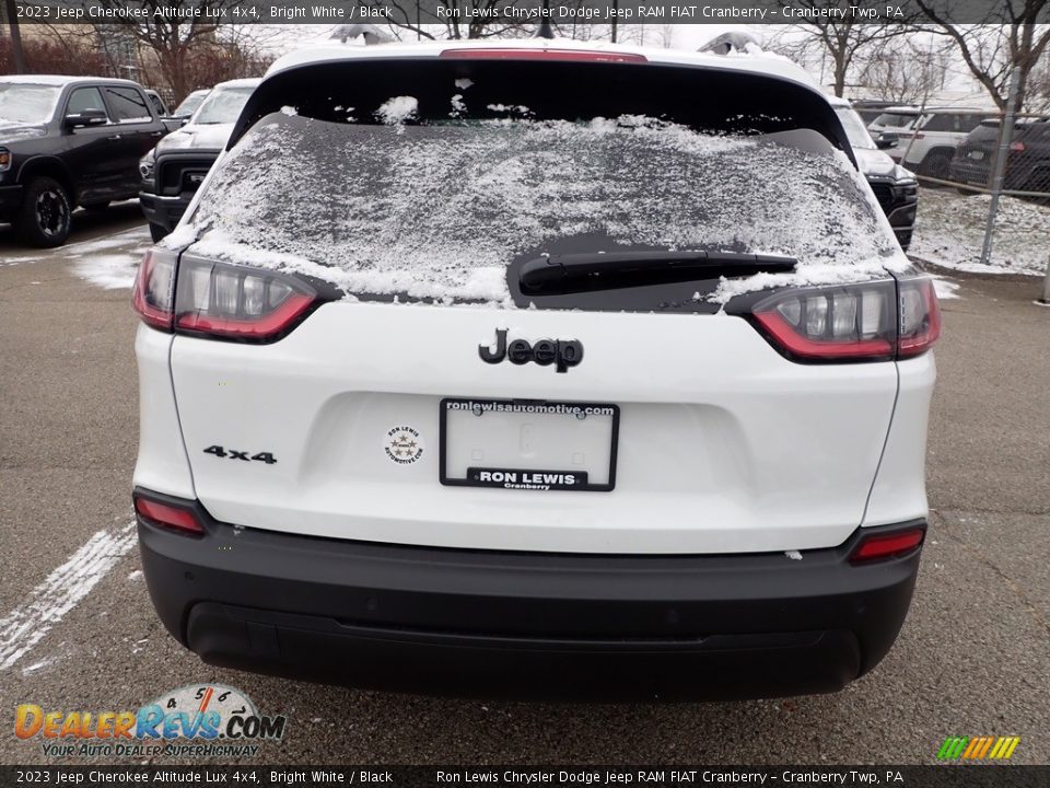 2023 Jeep Cherokee Altitude Lux 4x4 Bright White / Black Photo #4