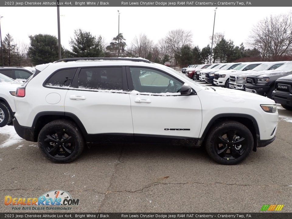 2023 Jeep Cherokee Altitude Lux 4x4 Bright White / Black Photo #6