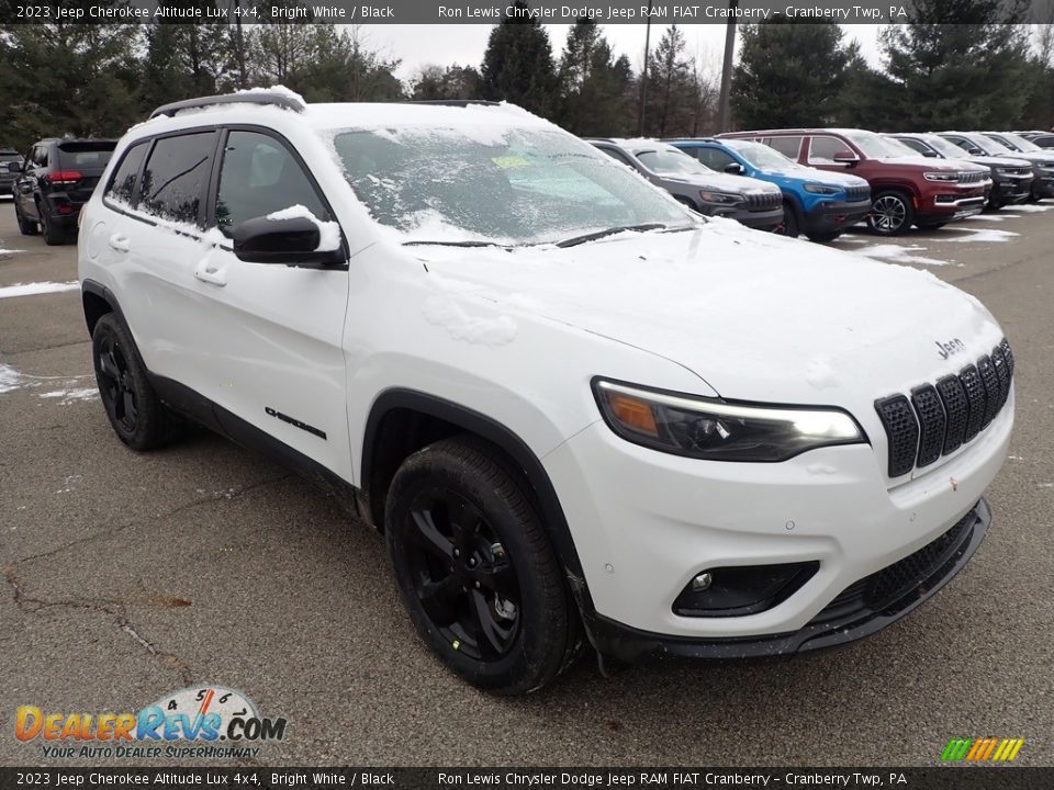 2023 Jeep Cherokee Altitude Lux 4x4 Bright White / Black Photo #7