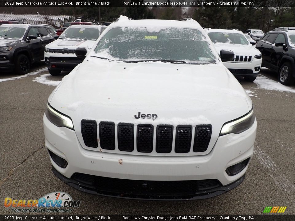 2023 Jeep Cherokee Altitude Lux 4x4 Bright White / Black Photo #8