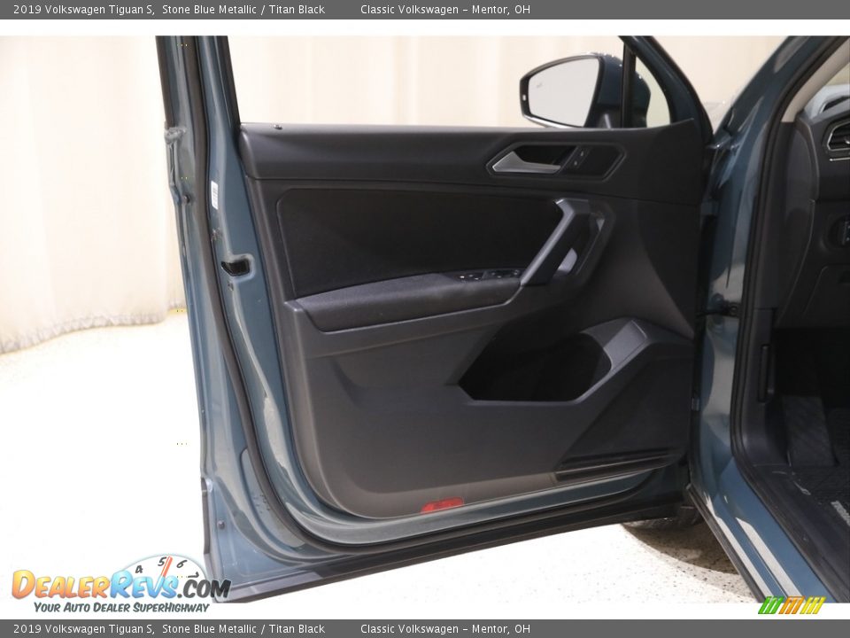 Door Panel of 2019 Volkswagen Tiguan S Photo #4