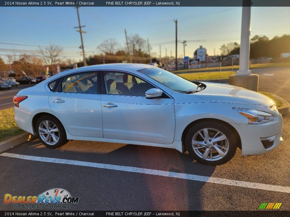 2014 Nissan Altima 2.5 SV Pearl White / Charcoal Photo #6