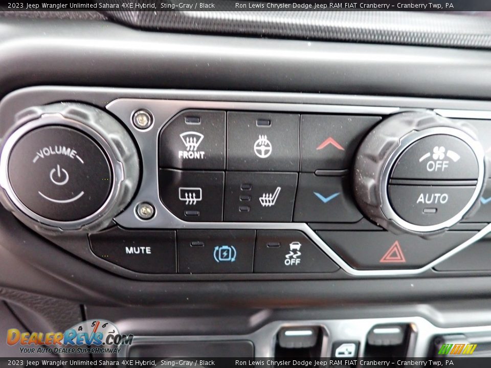 2023 Jeep Wrangler Unlimited Sahara 4XE Hybrid Sting-Gray / Black Photo #17