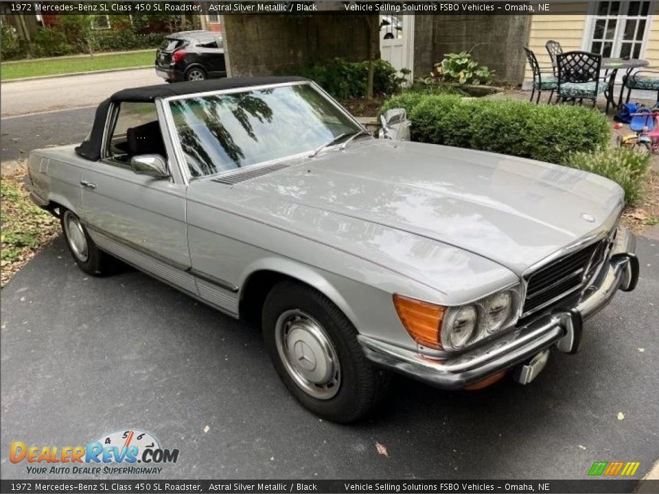 Front 3/4 View of 1972 Mercedes-Benz SL Class 450 SL Roadster Photo #1