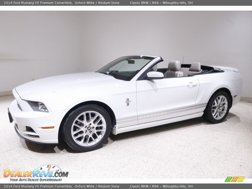 Front 3/4 View of 2014 Ford Mustang V6 Premium Convertible Photo #4