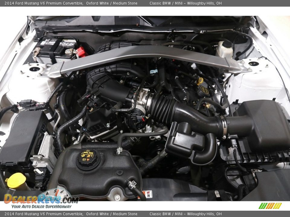 2014 Ford Mustang V6 Premium Convertible Oxford White / Medium Stone Photo #23