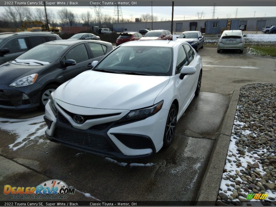 2022 Toyota Camry SE Super White / Black Photo #1