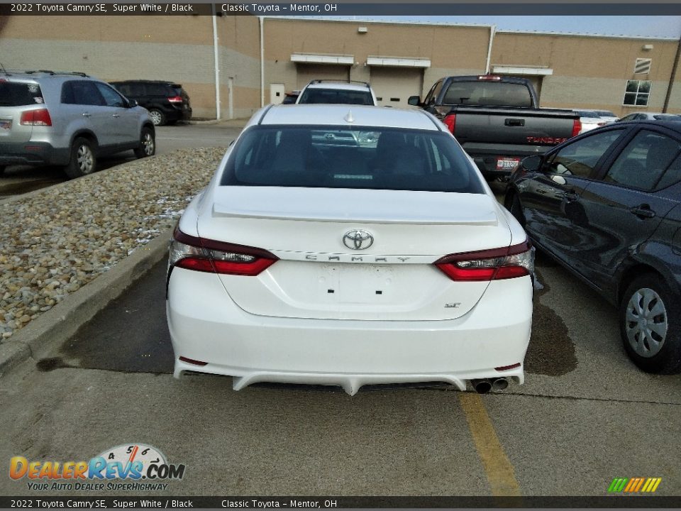 2022 Toyota Camry SE Super White / Black Photo #2
