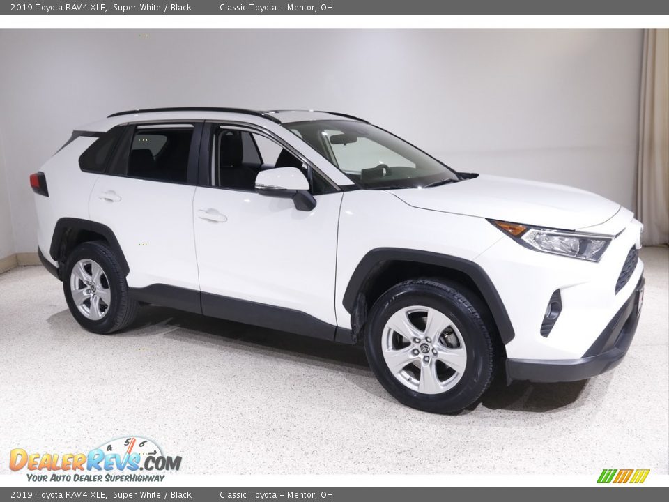 2019 Toyota RAV4 XLE Super White / Black Photo #1