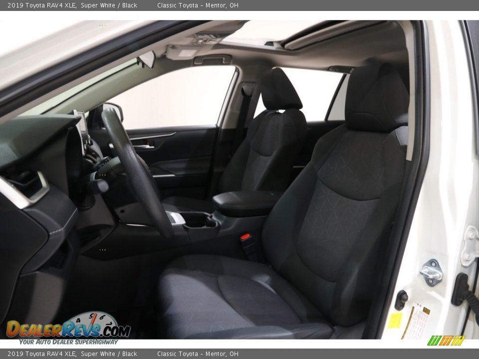 2019 Toyota RAV4 XLE Super White / Black Photo #5