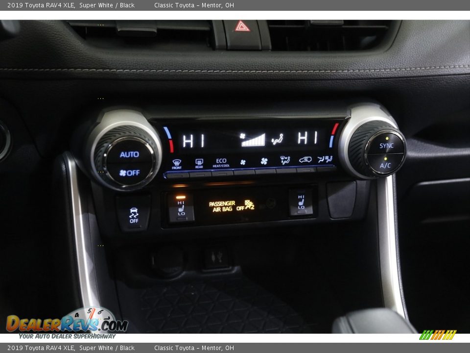 2019 Toyota RAV4 XLE Super White / Black Photo #12