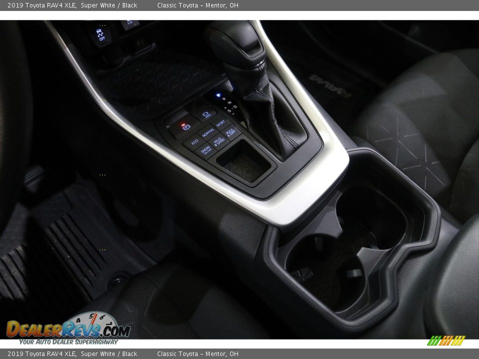 2019 Toyota RAV4 XLE Super White / Black Photo #13