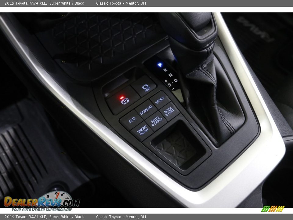 2019 Toyota RAV4 XLE Super White / Black Photo #14