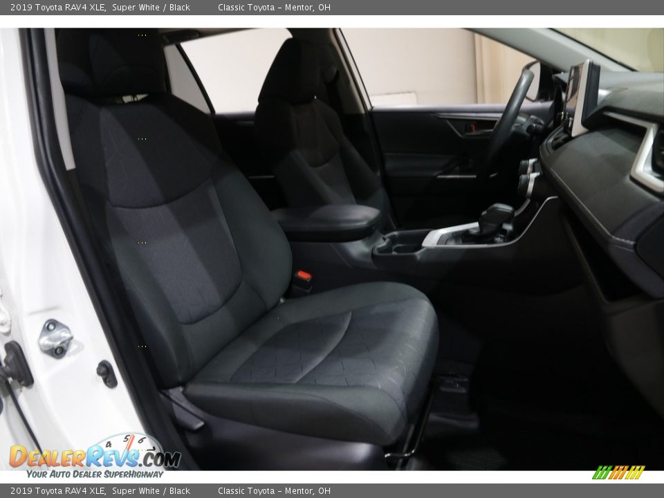 2019 Toyota RAV4 XLE Super White / Black Photo #15