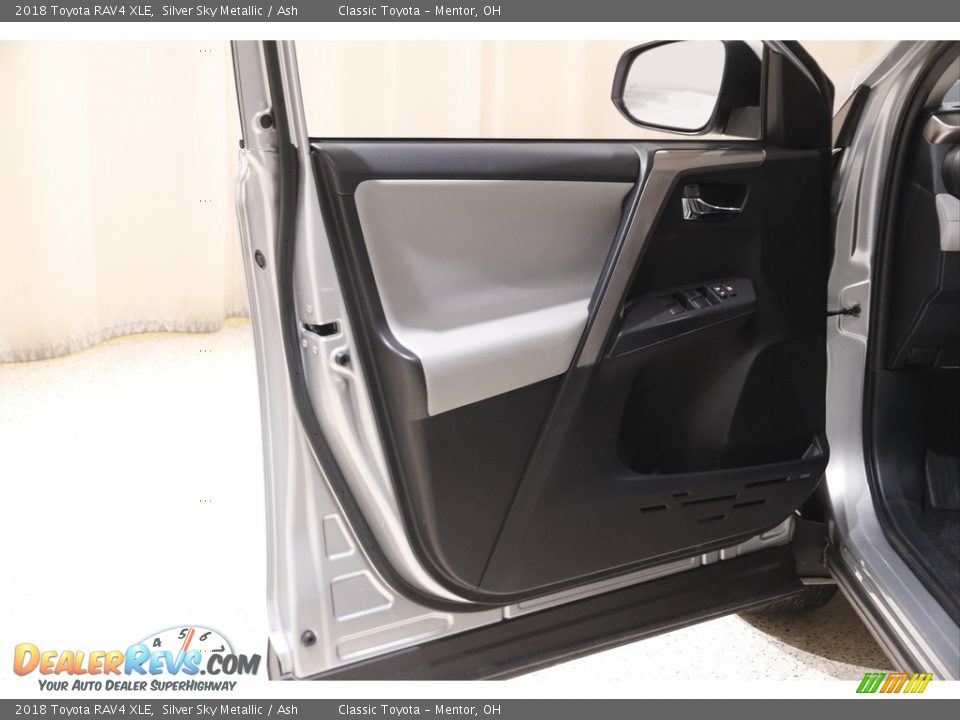 2018 Toyota RAV4 XLE Silver Sky Metallic / Ash Photo #4