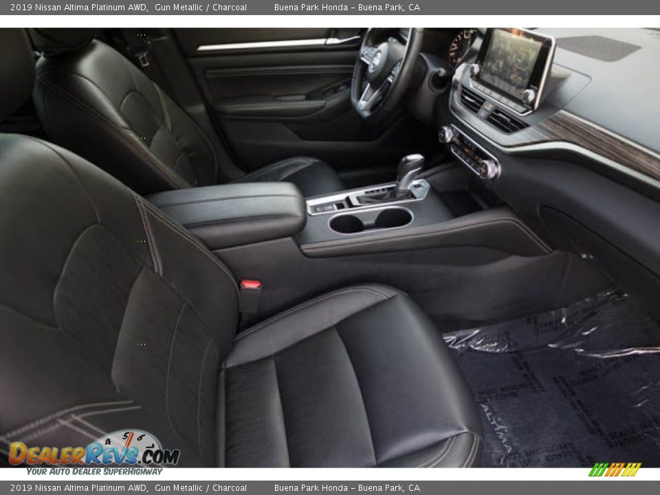 Front Seat of 2019 Nissan Altima Platinum AWD Photo #23